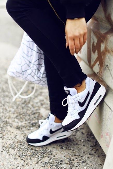 Find great deals on pinterest for Nike Multicolor Shoes in Athletic Shoes for Men. Shop with confidence. Nike Air Max 1 Women, Nike Airmax 90, Nikes Shoes, Boty Nike, Angelica Blick, Nike Free Runners, Estilo Fitness, Basket Style, Womens Running