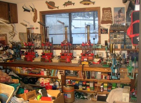 Outdoorsman Office, Shotshell Reloading, Reloading Room, Reloading Bench, Workbench Designs, Reloading Supplies, Workbench Plans, Safe Room, Garage Interior