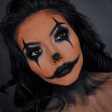 Womens Jester Makeup, Women’s Halloween Face Paint, Scary Female Halloween Makeup, Easy Scary Clown Makeup For Women, Halloween Spooky Makeup, Scary Glam Halloween Makeup, Scary Face Paint Horror Makeup Easy, Easy Halloween Face Makeup For Women, Halloween Face Paint Women