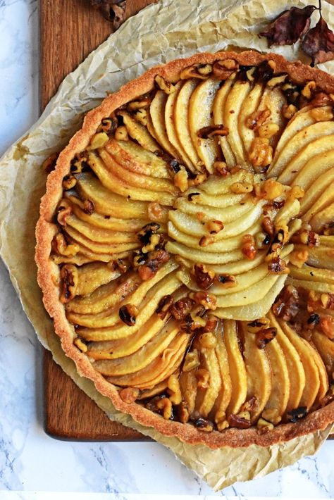 Honey Tart, Walnut Tart, Pear Dessert, Pear Tart, Healthy Recipes Easy Snacks, Pear Recipes, Apple Tart, Almond Cream, Healthy Snacks Easy