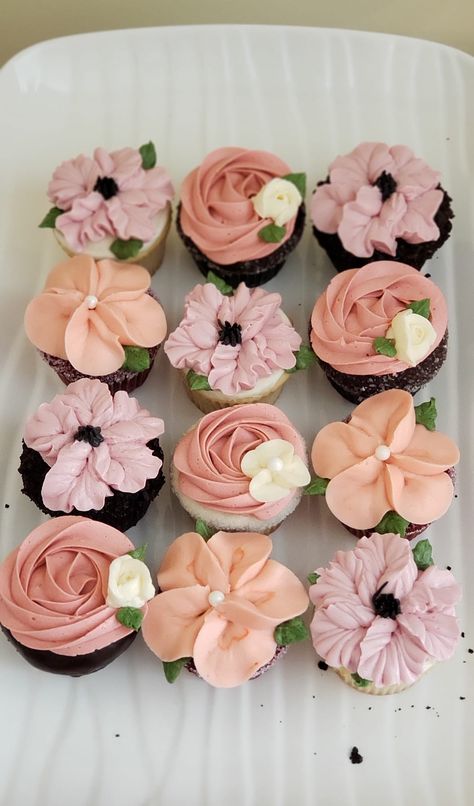 Flower Cupcake Cake, Cupcakes Flores, Baby Shower Cupcakes For Girls, 1st Birthday Cupcakes, Bridal Shower Cupcakes, The Language Of Flowers, Cupcake Cake Designs, Floral Cupcakes, Girl Cupcakes