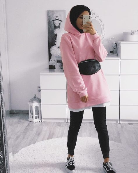 Birthday Girl 🎉💗 I‘m 26 now 😳😅 *Anzeige | Werbung #happybirthdaytome #26 #lotd #ootd Outfi Pink Outfit Hijab, Girl Hoodie Outfit, Hoodie Outfits, Girl Hoodie, Sporty Looks, Hijab Style Casual, Hijab Girl, Outfit Hijab, Fashion Blogger Style