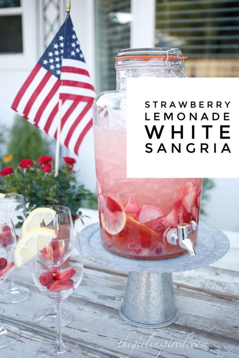 Strawberry Lemonade Sangria, Summer Sangria Recipes, Lemonade Sangria, White Sangria Recipe, Strawberry Sangria, Raspberry Mojito, Fun Summer Drinks, Summer Drinks Alcohol, White Sangria