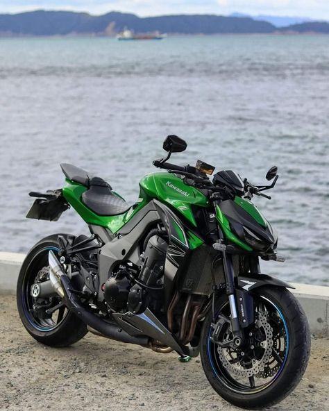 Kawasaki Bikes, Image Moto, Biker Clubs, Pretty Bike, Yamaha R6, Bike Pic, Kawasaki Motorcycles, Bike Lovers, Expensive Cars