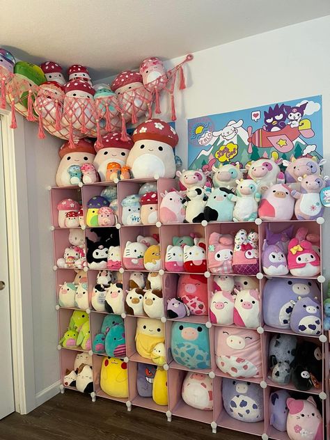 Room Full Of Squishmallows, Squishmallows Room Ideas, Squishmallow Shelf Display, Plush Shelf Ideas, Shelves For Squishmallows, Squishmallow Clip Display, Organize Squishmallows, Ways To Display Squishmallows, Ways To Store Squishmallows