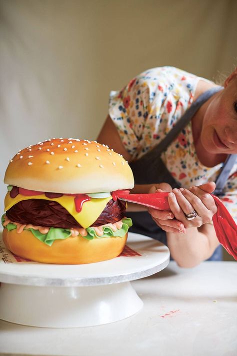 Cakes That Look Like Food, Cheeseburger Cake, Hamburger Cake, Burger Cake, Perfect Burger, Chef Cake, Realistic Cakes, Designer Cakes, Cake Shapes