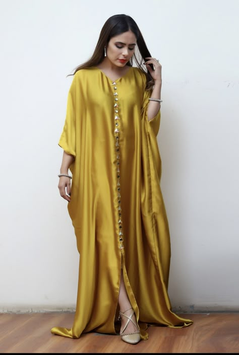 Asian Wedding Dress Pakistani, Bubu Gown Styles, Casual Dresses Plus Size, Kaftan Designs, Mode Kimono, Moroccan Fashion, Pakistani Fancy Dresses, Mode Abaya, Silk Kaftan