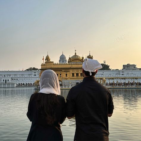 Desi Love, Punjabi Couple, Golden Temple, The Love Club, My Kind Of Love, Couple Picture Poses, Cute Couple Poses, Indian Aesthetic, Couples Poses For Pictures