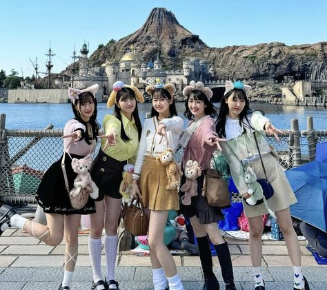 Disneysea Outfit, Duffy And Friends, Friends Outfits, Morning Musume, Trip Outfits, Friend Outfits, Disney World, Fashion Inspo, Ootd