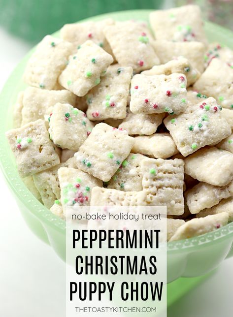 Christmas Muddy Buddies, Puppy Chow Snack Mix Recipe, Christmas Puppy Chow, Puppy Chow Snack, Puppy Chow Christmas, Peppermint White Chocolate, Puppy Chow Chex Mix Recipe, Chex Mix Puppy Chow, Dessert Christmas