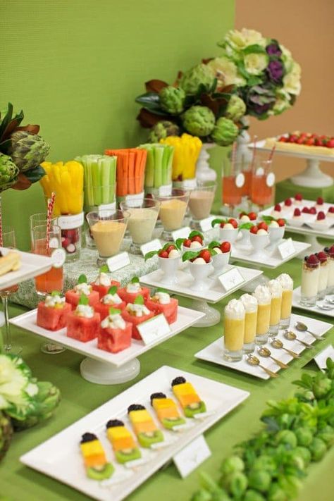 4 Things to Remember on Your Wedding Day Veggie Bars, Food And Desserts, Healthy Party Snacks, Fresh Fruit Recipes, Snacks Für Party, Idee Pasto Sano, Food Presentation, Party Snacks, Fruit Recipes