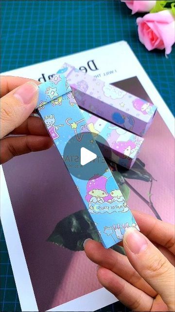 paper crafts creator on Instagram: "A storage box that is both simple and large in capacity, a must-have for snacking in winter #Origami #Tutorial #Handmade #diy #Origami #SlowMotion #Tutorial #StorageBox #Origami #StorageBox  paper craft  ideas" Storage Box Origami, Winter Origami, Diy Box Gift, Paper Flower Projects, Box Origami, Wrapping Inspiration, Flower Projects, Porta Confetti, Gift Wrapping Inspiration