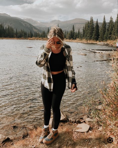 Banff Outfit Summer, Yosemite Outfit, Camping Outfit Fall, Trail Outfits, Winter Camping Outfits, Cute Camping Outfits, Wander Outfit, Camping Outfits For Women, Cute Hiking Outfit