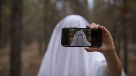 35 Ghost Puns For Instagram That'll Give Your Feed That Spooky Spirit Ghost Captions, Ghost Quotes, Ghost Puns, Ghost Quote, Haunted Graveyard, Spirits Of The Dead, Spooky Costumes, Witch Costumes, Elite Daily