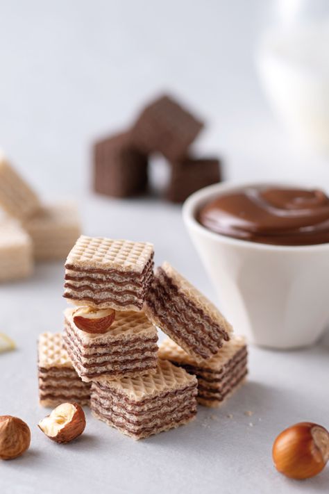 Wafer Biscuit Photography, Biscuit Photography Ideas, Biscuits Photography, Wafer Chocolate, Brownies In A Jar, Chocolate Shots, Cookies Light, Chocolate Wafer, Chocolate Recipes Homemade