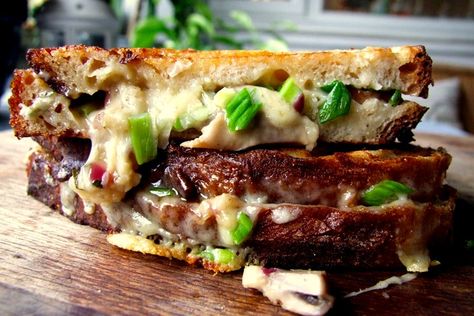 In the wintery weather, nothing quite hits the spot like Helen's amazing garlic mushroom toastie recipe. The perfect not so light lunch! Mushroom Toastie, Toasted Sandwich Recipes, Grilled Sandwiches, Great British Chefs, Toast Sandwich, Vegetarian Sandwich, Garlic Mushrooms, Pub Food, British Food