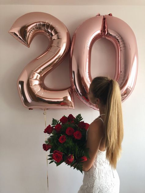 #birthday #birthdayideas #girl #ballons #birthdaytime #birthdayparty #roses #blondehair 17 Doğum Günü, 20th Birthday Ideas, Spa Day Gifts, Decoration Buffet, Happy 20th Birthday, 20th Birthday Party, Birthday Party Photography, Simple Birthday Decorations, Birthday Goals