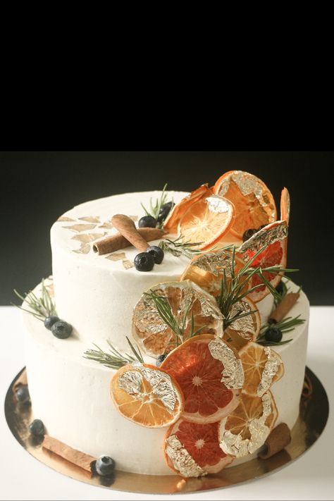 Dehydrated Fruit Cake Decoration, Dried Fruit Decorations Cake, Cake With Dried Fruit Decoration, Dried Fruit On Cake, Christmas Cake Elegant, Dried Citrus Cake Decoration, Candied Orange Cake, Dried Fruit Wedding Cake, Dried Fruit Cake Decoration