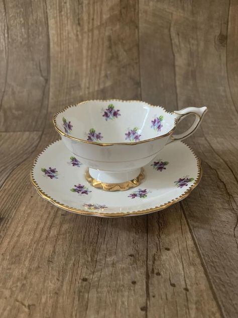 Antoinette Core, Vintage Teaset, Vintage Tea Cup Set, Mauve Flowers, English Tea Set, Vintage Tea Cups, Vintage Tea Sets, Sweet Violets, Royal Stafford