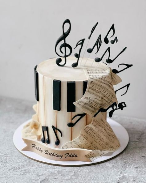 Custom cake by Bake Love on Instagram: "an outburst of the soul 🎶 #musiccake" Birthday Cakes Music Theme, Music Lover Cake Ideas, Musical Themed Cake, Cake Music Birthday, Cake Music Design, Music Bday Cake, Jazz Themed Cake, Music Cake Design, Music Themed Wedding Cake