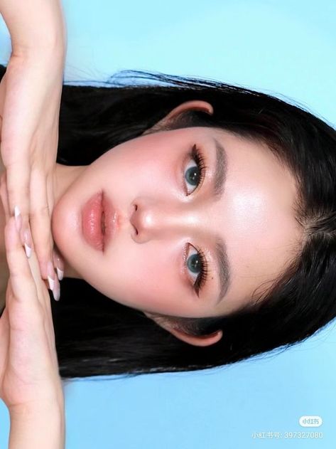 Low Weight Makeup, Low Visual Makeup, 90s Makeup Grunge, Blue Mermaid Makeup, Makeup Ideas Douyin, Eye Makeup Soft Glam, Hoco Makeup Ideas, Low Visual Weight Makeup, Maid Makeup