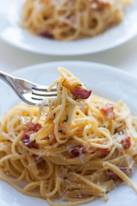 Artichoke Carbonara, Carbonara For Two, Carbonara Recipes, Carbonara Spaghetti, Pasta Alla Carbonara, Cheese Spaghetti, Carbonara Recipe, Pasta Carbonara, Romantic Meals