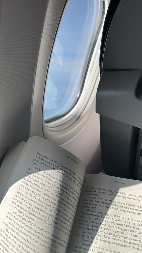 An open book in the view of an airplane window #books #plane #aesthetic #summer Airplane Window View Aesthetic, Plane Photo Ideas, Aesthetic Plane Pictures, Flight Window Pics, Airplane View Aesthetic, Plane View Aesthetic, Open Book Aesthetic, Avion Aesthetic, Plane Window Aesthetic