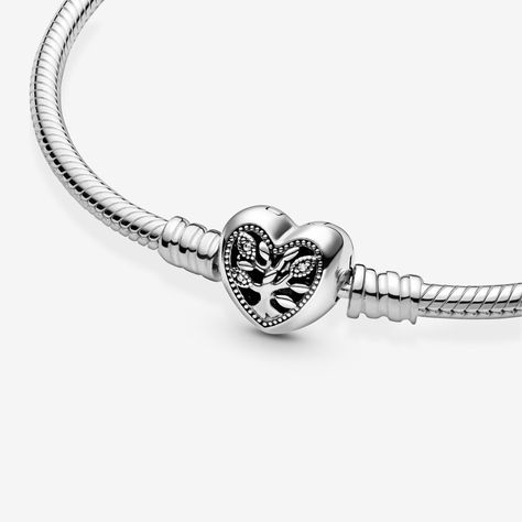 Pandora Moments Family Tree Heart Clasp Snake Chain Bracelet | Silver | Pandora US Tree Snake, Pandora Family, Tree Heart, Charms Pandora, Bracelet Pandora, Snake Chain Bracelets, Pandora Bracelet Charms, Jewellery Uk, Pandora Bracelets