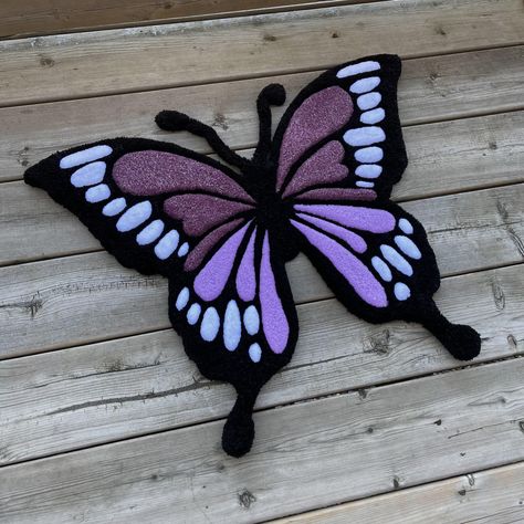 Butterfly Tufted Rug, Rug Tufting Design Ideas, Rug Tufting Patterns, Custom Tufted Rug, Tufting Rugs Ideas, Common Buckeye Butterfly, Customized Rugs, Rugs Aesthetic, Rug Tuft