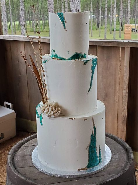 Bluegrass Wedding Theme, Country Teal Wedding, Western Alter Wedding, Emerald Western Wedding, Turquoise Wedding Ideas Rustic, Black And Turquoise Western Wedding, Western Wedding Teal, Western Wedding With Turquoise, Simple Western Wedding Ideas