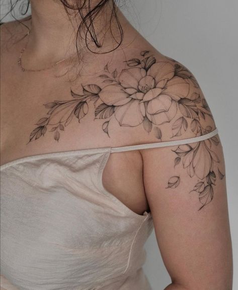 Floral Shoulder Tattoo, Aftercare Tattoo, Front Shoulder Tattoos, Shoulder Cap Tattoo, Grace Tattoos, Shoulder Sleeve Tattoos, Tattoo Artist Tattoo, Unique Tattoo Ideas, Floral Tattoo Shoulder