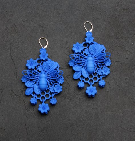 Statement blue earrings by MALINKO Design are not just stunning but also a sustainable must have this festive season! Visit www.malinkodesign.com #3dprintedjewelry #blue #earrings #statement #dolcegabbana #bee 3d Printing Ideas Earrings, 3d Printed Beads, 3d Printed Earrings Design, 3d Printer Earrings, 3d Printing Earrings, Cool Things To 3d Print, 3d Print Earrings, 3d Printed Stuff, 3d Print Jewelry