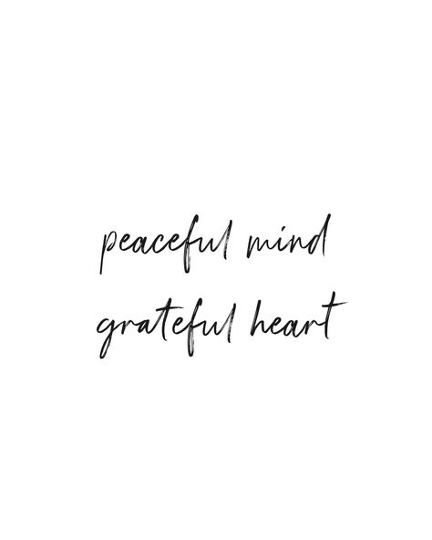 Peaceful Mind Grateful Heart, Gratitude Yoga, Peace Of Mind Quotes, Wörter Tattoos, Frases Yoga, Peaceful Mind, Vision Board Photos, Vision Board Manifestation, Minimal Wall