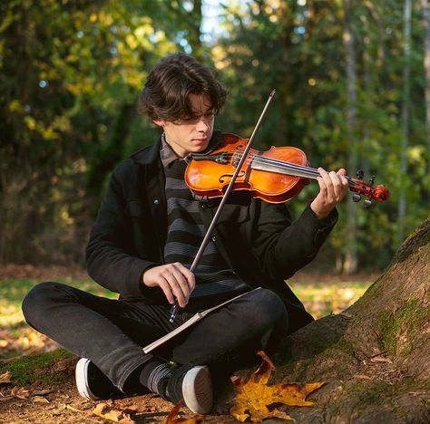 Violinist Drawing Reference, Person Holding Violin Reference, Holding A Violin Pose, Holding Violin Pose Reference, Poses With Violin, Violinist Pose Reference, Man Playing Violin Pose Reference, Violinist Reference, Cello Pose Reference