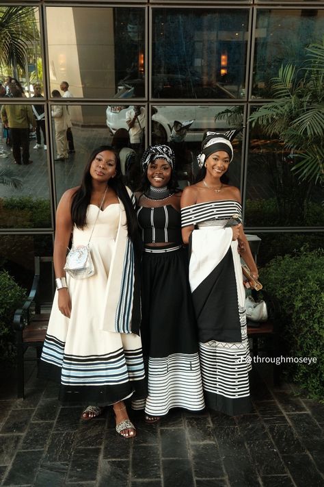 Xhosa Outfits For Women, Xhosa Aesthetic, Umbaco Xhosa Dresses, Traditional Dresses Xhosa, Xhosa Wedding Attire, Traditional Dresses South Africa, Umbhaco Xhosa Designs, Xhosa Makoti Outfits, Xhosa Attire For Ladies