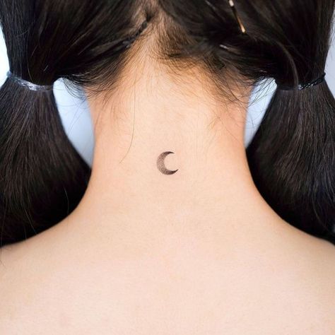 Moon Tattoo Behind Neck, Crescent Moon Tattoo Back Of Neck, Moon Tattoo On Back Of Neck, Moon Tattoo Ear Back, Moon Tattoo Neck Back, Small Moon Tattoo Behind Ear, Minimalist Crescent Moon Tattoo, Wanning Crescent Moon Tattoo, Minimalist Tattoo Neck