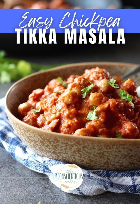 Want to make a vegan version of tikka masala? Try out this 30 minute easy vegan chickpea tikka masala! With a rich tikka masala sauce, this vegan recipe will be your go-to weeknight dinner. Click through for the full recipe! December Recipes, Chickpea Tikka Masala, Quick Vegan Dinner Recipes, Vegan Tikka Masala, Tikka Masala Sauce, Easy Vegan Lunch, Vegan Indian Recipes, Masala Sauce, Fall Vegan Recipes