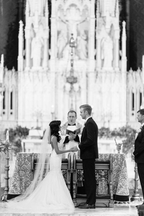 Church Wedding Photos, Buddhist Wedding, Church Wedding Photography, Wedding Church, Wedding Picture Poses, Wedding Photography Styles, Catholic Wedding, Wedding Photography Tips, Church Ceremony