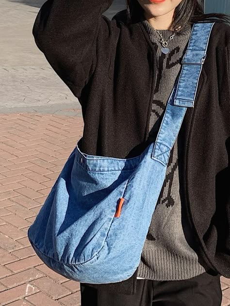 Denim Repurpose Ideas, Sewing Denim Projects, Denim Sewing Ideas, Denim Crossbody Bag Diy, Denim Tote Bags Diy, Upcycled Denim Bag, Jean Bag Diy, Denim Tote Bag Diy Old Jeans, Denim Bag Outfit