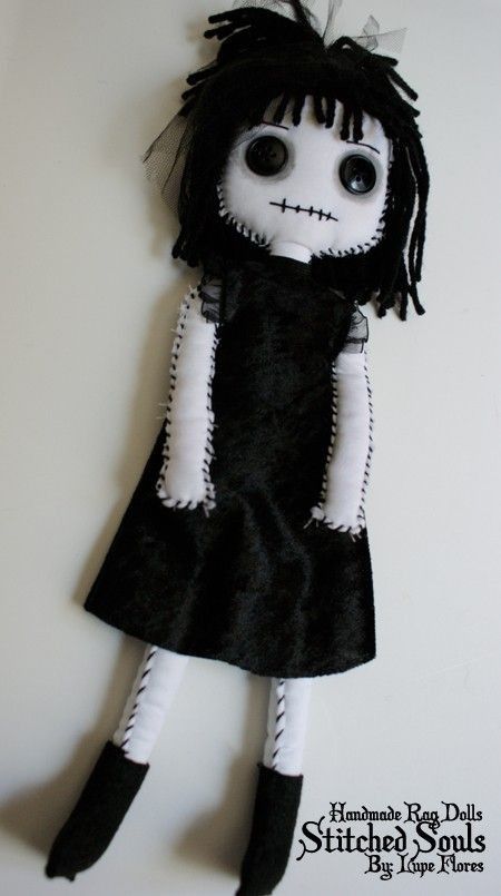 Voodoo Dolls Aesthetic, Goth Craft Ideas, Goth Stuffed Animals, Goth Upcycle, Melancholia Aesthetic, Vudu Doll, Wicked Dolls, Goth Crafts, Creepy Stuffed Animals