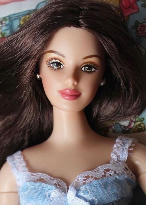 Barbie Brown Hair, Brown Hair Barbie, 2000s Photos, Barbie 90s, Make Up Inspo, Fashion Images, Barbie Fashion, Brown Hair, Barbie Dolls