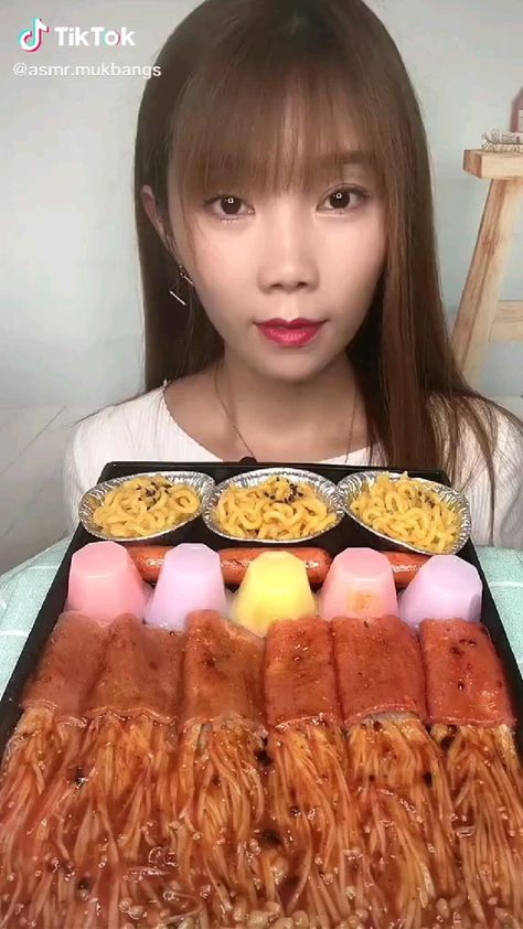 Asmr Food Video Mukbang Korean, Asmr Food Korean, Muckbang Food, Asmr Food Video Mukbang, Mukbang Videos, Mukbang Korean, Candy Videos, Popular Candy, Satisfying Eats