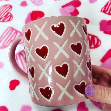 #BeMine, #BeMyValentine, #CandyHearts, #HugsAndKisses, #SecretAdmirer, #SinglesDay, #Sweetheart, #ThatsLove, #Valentine, #Valentines, #ValentinesDay2022, #WhoNeedsAValentine, #WillYouBeMyValentine, #ValentinesDayGiveaway. Valentine Pottery Painting Ideas, Valentines Ceramic Ideas, Valentines Pottery Painting, Valentines Pottery, Valentines Day Mugs, Cookies Valentines, Valentine Designs, Ceramic Hearts, Valentine Days