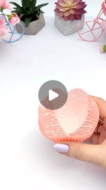 Cupcake Liner Crafts, Cupcake Liner Flowers, Paper Flower Arrangements, Paper Flower Crafts, Handmade Flowers Paper, Paper Flowers Craft, Diy Crafts Paper Flowers, Paper Floral, Paper Flower Tutorial