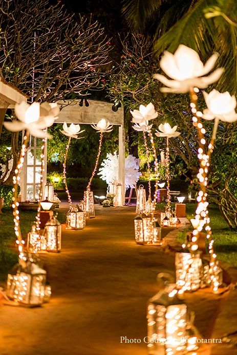 Wedding Decor Entryway, Lotus Mandap Decor, Entryway Decor For Wedding, Sangeet Walkway Decor, Wedding Lotus Decor, Lotus Decoration Ideas Wedding, Lotus Theme Wedding Decor, Wedding Walkway Outdoor, Lotus Theme Wedding