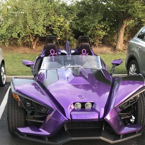 Customised Polaris Slingshot car spotted in St Charles, Illinois. Polaris Car, Slingshot Car, St Charles Illinois, Three Wheel Motorcycles, Polaris Slingshot, Bike Aesthetic, Classic Hollywood Glamour, Purple Car, Trike Motorcycle