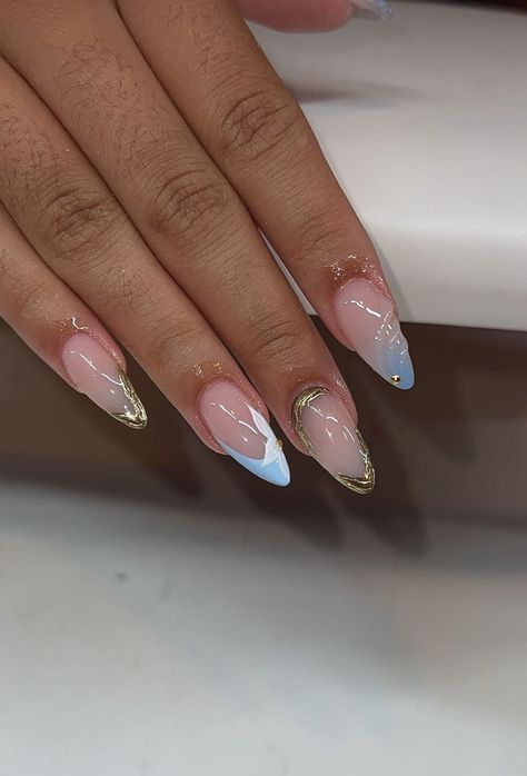 Almond Inspo Nails, Cute Almond Nails Fall, Ethereal Nail Design, Almond Nails Color Ideas, Almond Nail French, Bling Almond Nails, Aquarius Nails Designs, Light Pink Nails Design, Gold Gel Nails