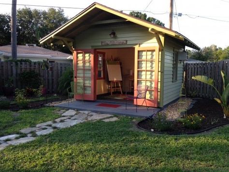 A 12'x12' backyard shed designed and built as an art studio for the homeowners in Sarasota, Florida. Backyard Art Studio, Porch Extension, Yard Sheds, Traditional Home Office, Art Shed, Studio Shed, Artist Studios, Backyard Studio, Cottage Style House Plans