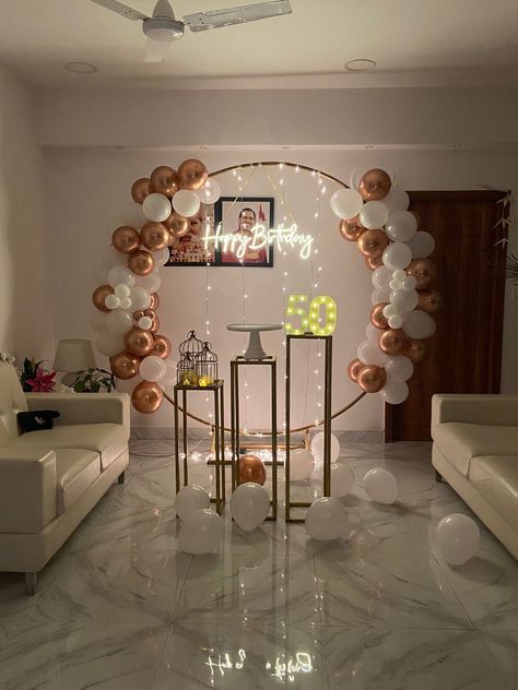 Brown Birthday Theme, Balloon Decoration At Home, Ring Backdrop, Gold Theme Birthday, Birthday Party Decorations For Adults, 50th Birthday Decorations, Simple Birthday Decorations, Simple Birthday, Gold Theme