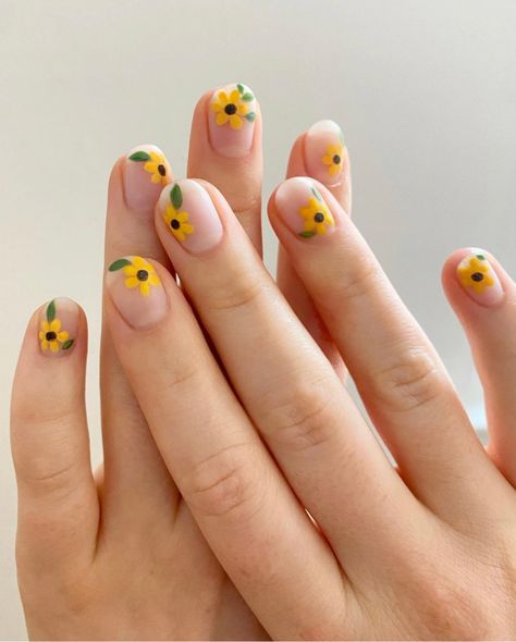 Sunflower Nail, Sunflower Nail Art, Sunflower Nails, Hello Nails, Trendy Nail Art Designs, Flower Nail Designs, Trendy Nail Art, Flower Nail Art, Short Nail Designs